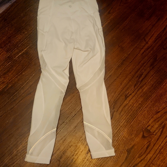 Lululemon Run Smoothly Crop size 4 - Picture 3 of 7